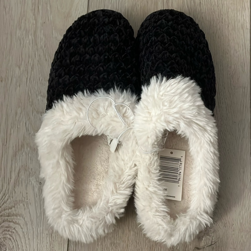 Women’s Isotoner slippers NWT